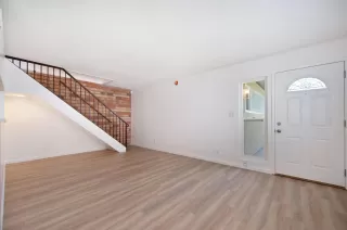 Photo #6: 225054079 Listing