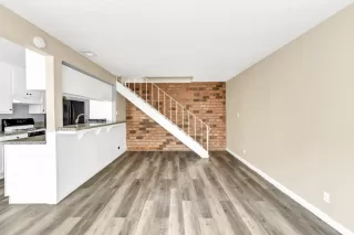 Photo #6: 225054216 Listing