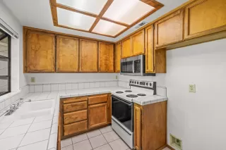 Photo #5: 225054816 Listing