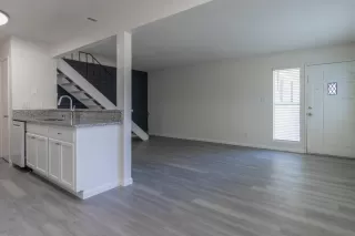 Photo #3: 225055777 Listing