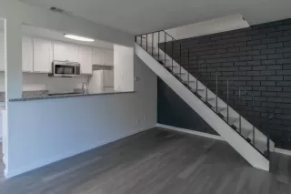 Photo #4: 225055777 Listing