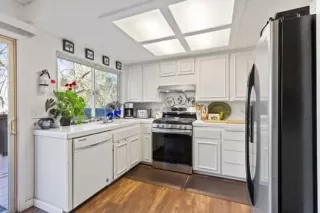 Photo #3: 225055946 Listing