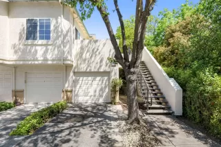 Photo #1: 225056853 Listing 