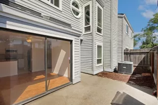 Photo #3: 225057692 Listing