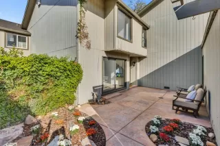 Photo #2: 225058608 Listing