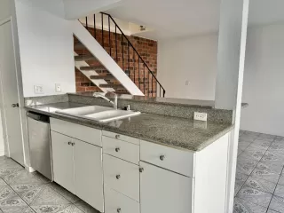 Photo #2: 225060077 Listing