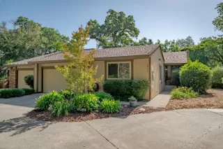 Photo #2: 225060137 Listing