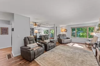 Photo #5: 225060137 Listing