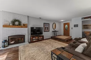 Photo #6: 225060137 Listing