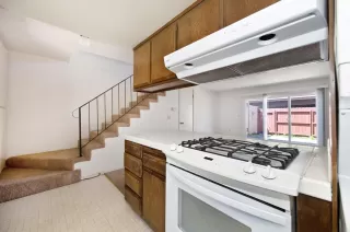 Photo #5: 225061030 Listing