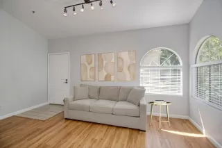 Photo #3: 225061579 Listing