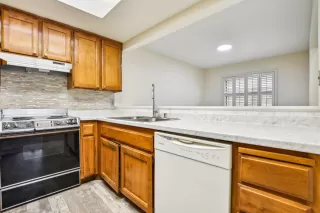 Photo #3: 225062104 Listing 