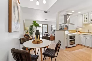 Photo #5: 225064754 Listing