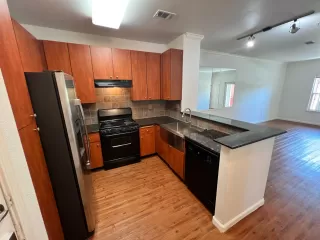 Photo #2: 225066017 Listing