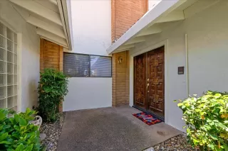 Photo #2: 225067325 Listing