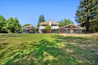 Photo #6: 225067325 Listing