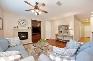 Photo #5: 225067967 Listing 