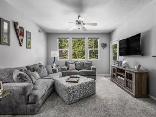 Photo #5: 225068882 Listing