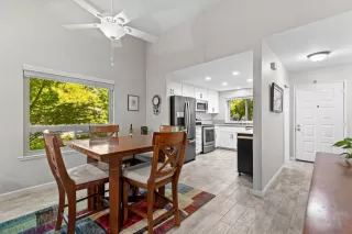 Photo #4: 225070023 Listing