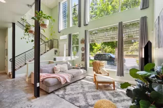 Photo #5: 225071202 Listing