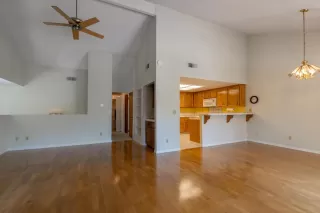 Photo #5: 225072213 Listing