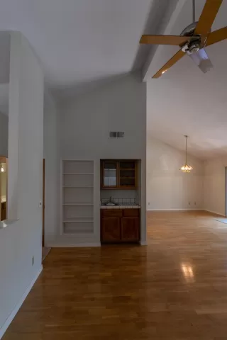 Photo #6: 225072213 Listing