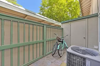 Photo #2: 225072523 Listing