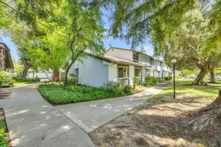 Photo #2: 225073026 Listing