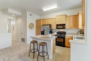 Photo #6: 225073756 Listing