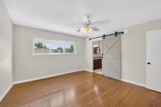 Photo #4: 225074447 Listing
