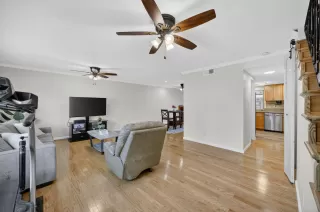 Photo #5: 225074447 Listing