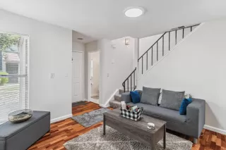 Photo #3: 225074998 Listing