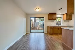 Photo #5: 225077043 Listing 