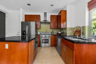 Photo #6: 225078206 Listing