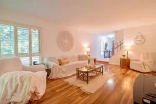 Photo #6: 225079657 Listing