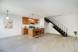 Photo #5: 225079663 Listing