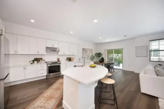 Photo #2: 225081322 Listing