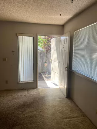 Photo #4: 225082530 Listing