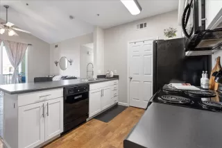 Photo #5: 225083085 Listing 