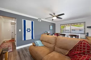 Photo #4: 225083447 Listing 