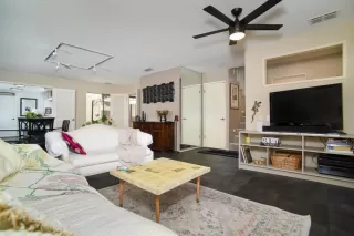 Photo #3: 225083529 Listing