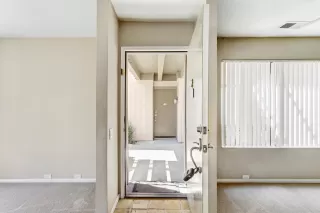 Photo #4: 225083858 Listing