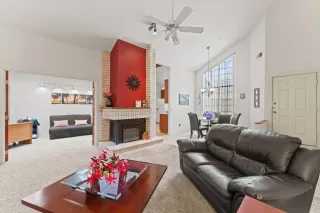 Photo #2: 225084535 Listing