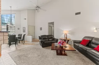 Photo #4: 225084535 Listing