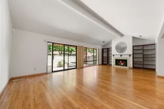 Photo #4: 225085607 Listing 