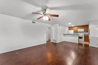 Photo #3: 225085635 Listing 