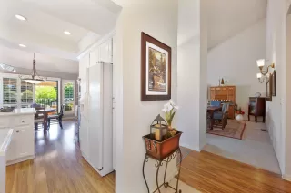 Photo #6: 225086216 Listing 