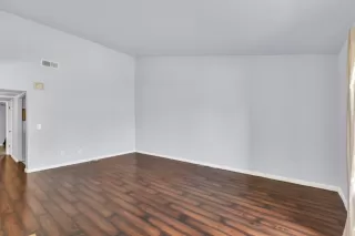 Photo #3: 225086291 Listing