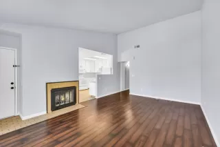 Photo #4: 225086291 Listing