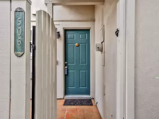 Browse active condo listings in ROUNDTREE